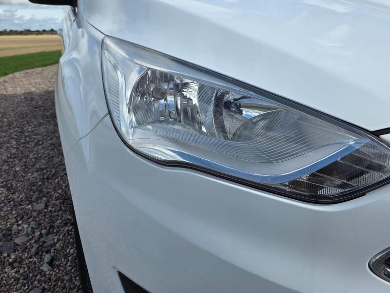 Ford C-Max 1.0T EcoBoost Zetec Euro 6 (s/s) 5dr 2017 — view 4