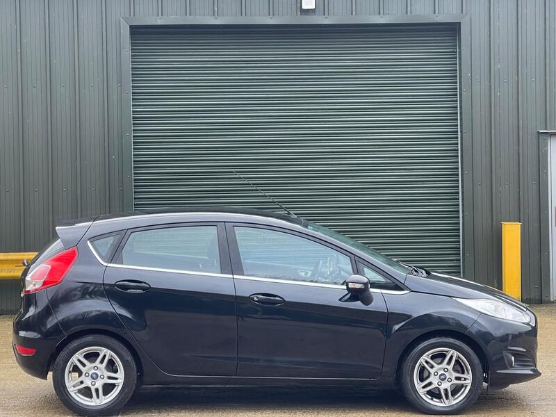 2014 Ford Fiesta 1.0T EcoBoost Zetec Euro 5 (s/s) 5dr interior or exterior view