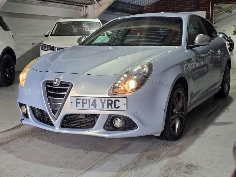 Alfa Romeo Giulietta 2.0 JTDM-2 Exclusive Euro 5 (s/s) 5dr