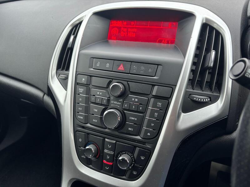 2015 Vauxhall Astra - exterior