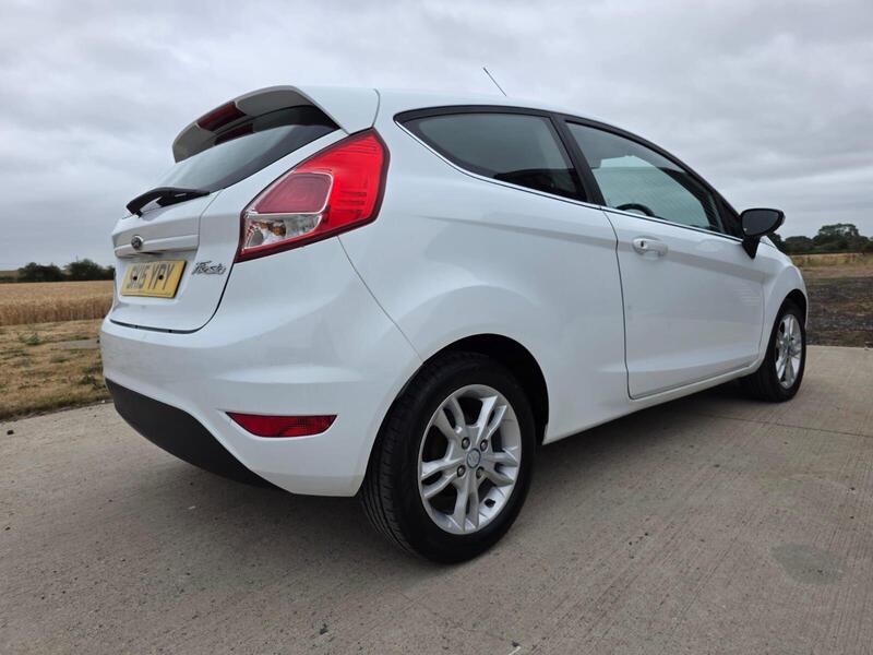 Ford Fiesta 1.0T EcoBoost Zetec Euro 5 (s/s) 3dr 2015 — view 11