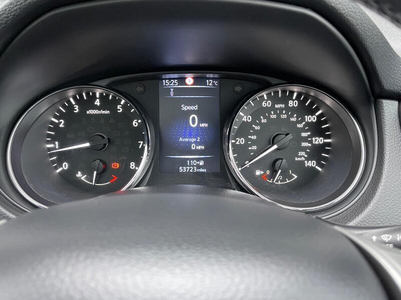 2016 Nissan Qashqai 1.2 DIG-T N-Connecta 2WD Euro 6 (s/s) 5dr interior or exterior view