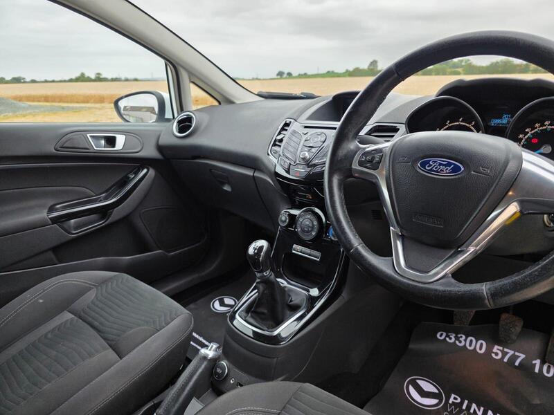 Ford Fiesta 1.0T EcoBoost Zetec Euro 5 (s/s) 3dr 2015 — view 24
