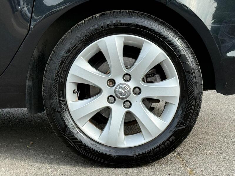 2017 Vauxhall Meriva - AutoTrader Import