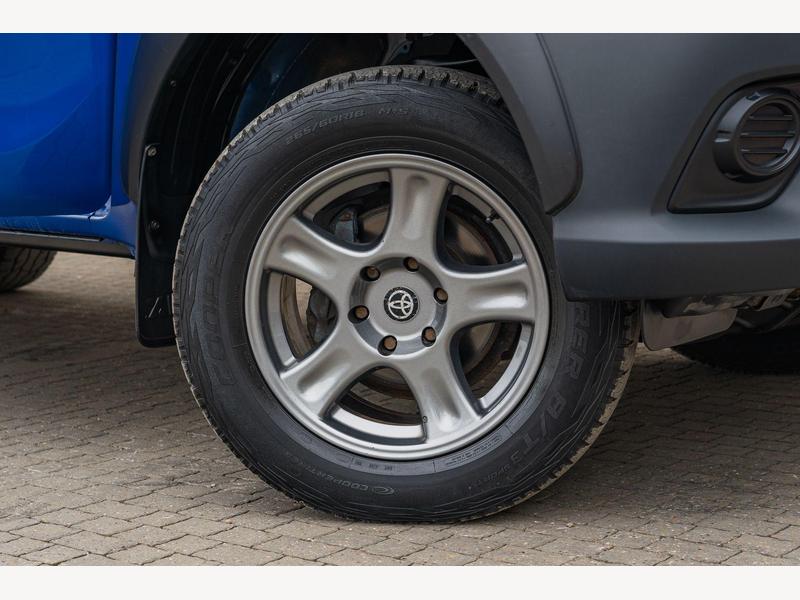 Toyota Hilux 2.4 D-4D Active 4WD Euro 6 4dr (TSS) | Portland Autos