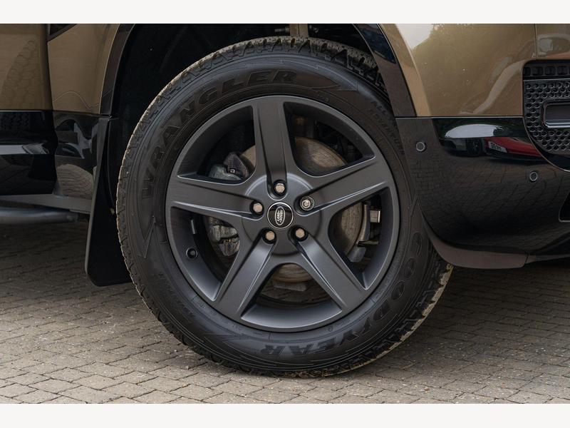 Land Rover Defender 110 3.0 D250 MHEV X-Dynamic SE Auto 4WD Euro 6 (s/s) 5dr | Portland Autos