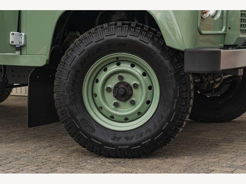 Land Rover Defender 110 2.2 TDCi Heritage 4WD MWB Euro 5 5dr | Portland Autos