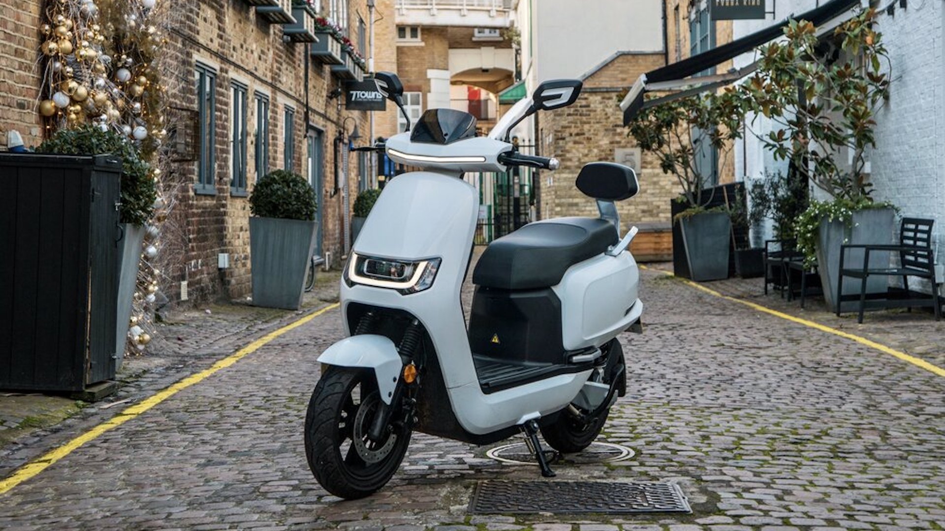 What licence and training do I need for an electric bike or scooter? |  AutoTrader