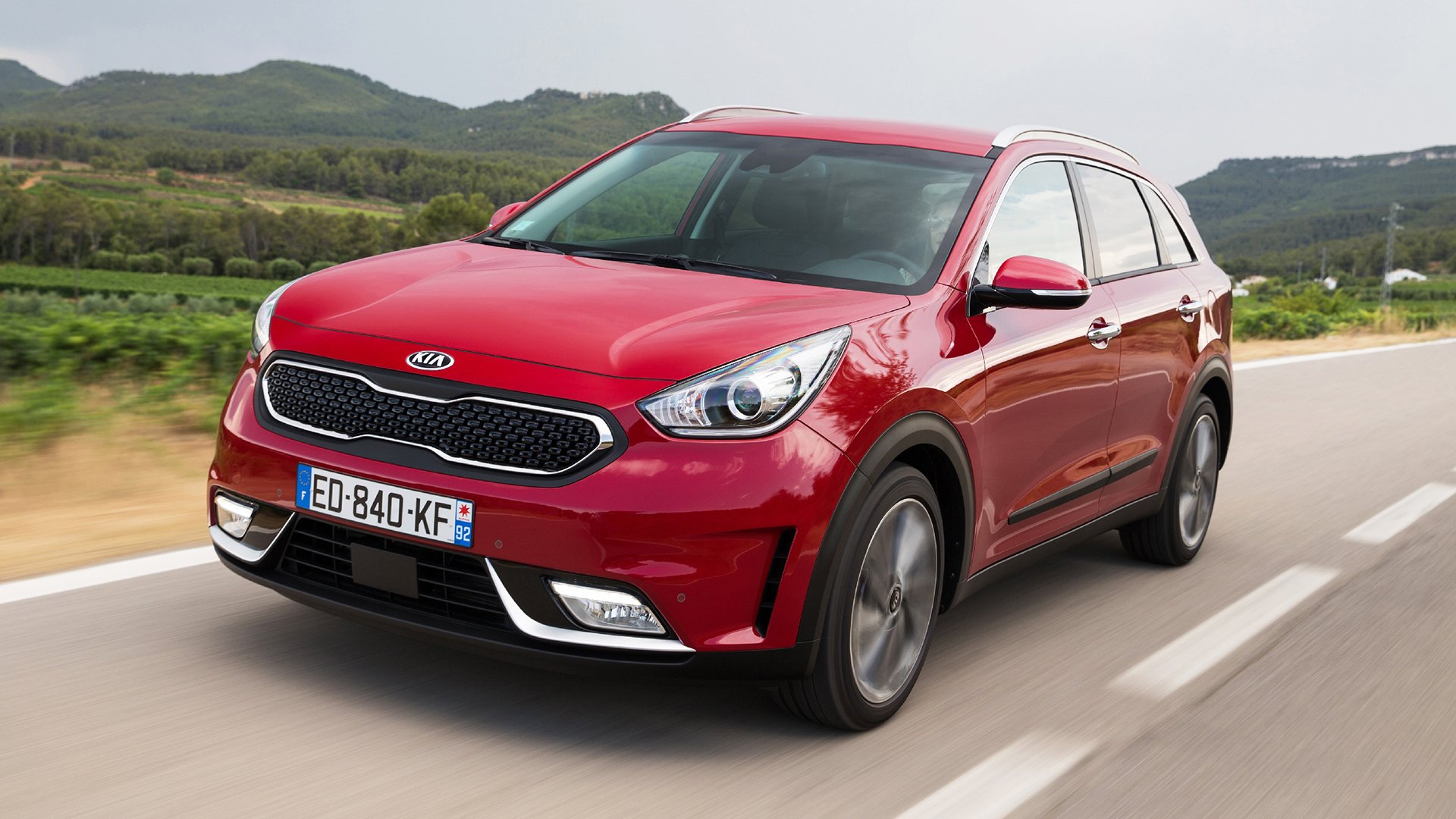 Kia Niro crossover to from £21,295 | AutoTrader