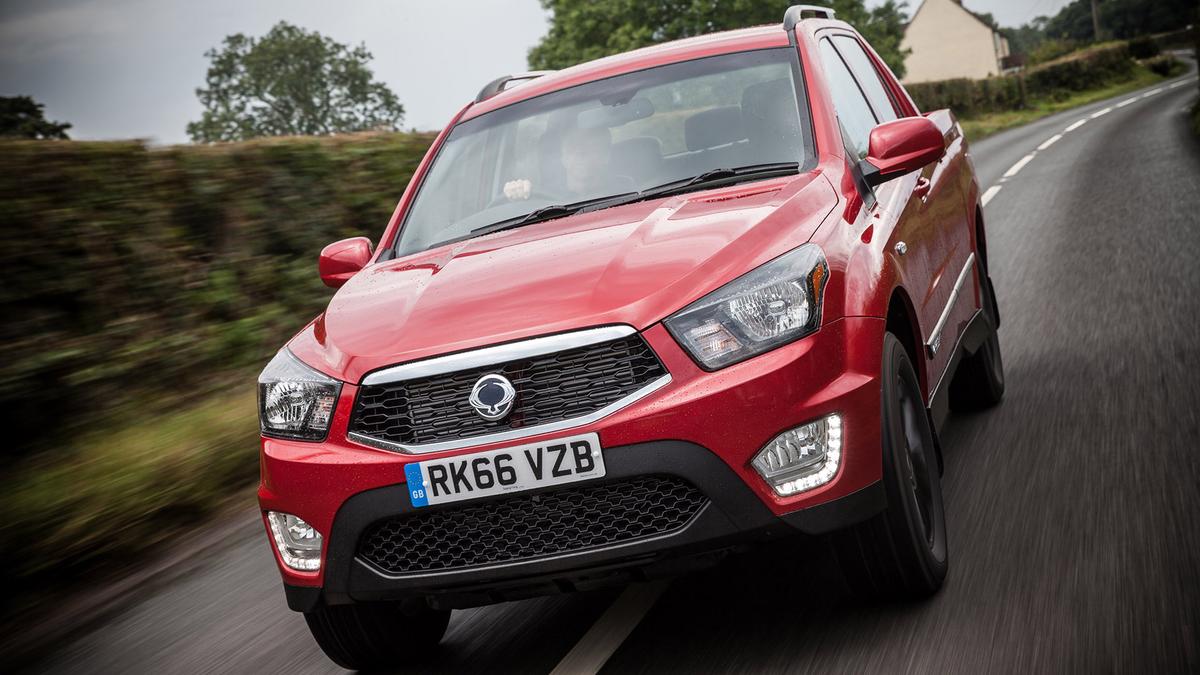 2016 Ssangyong Musso grille