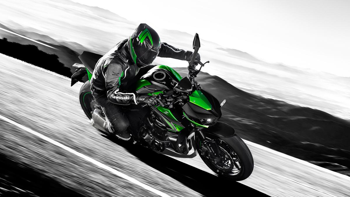 Z1000 Emerald Blazed Green Flat Ebony and Metallic Graphite Grey 2018 model year Kawasaki