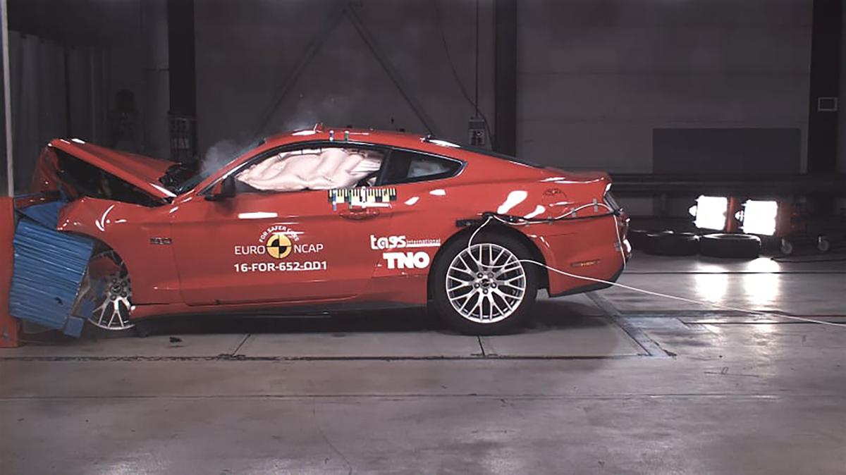 Ford Mustang crash test