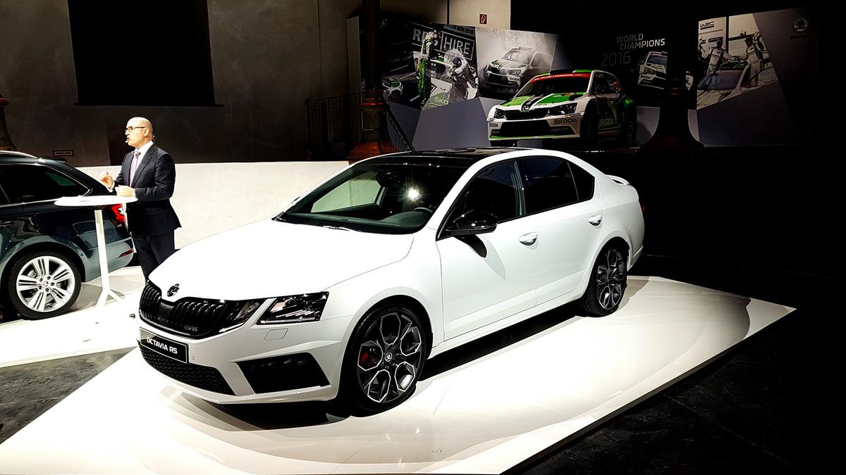 Skoda Octavia vRS Vienna reveal January 2017