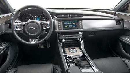 2015 Jaguar XF 2.0d 180 R-Sport