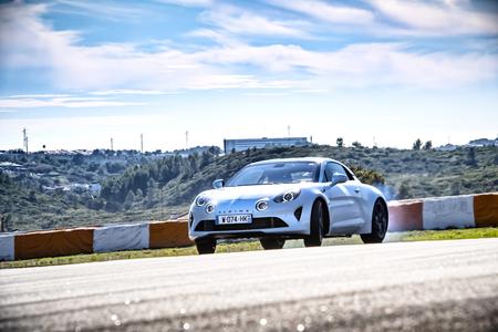Alpine A110S's rev range is 6,400RPM Alpine A110S