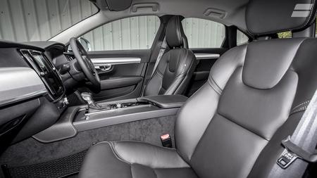 2016 Volvo S90 D4 Momentum