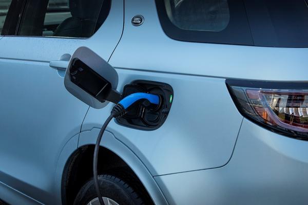 Land Rover Discovery Sport PHEV charging