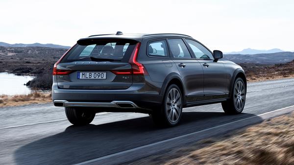 2017 Volvo V90 Cross Country