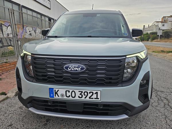 Ford Transit Courier Front Face