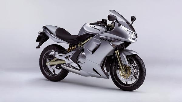 Kawasaki ER6-F – the lightweight, fun all-rounder
