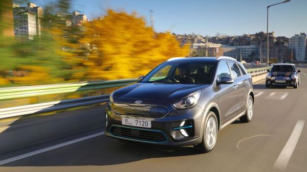 Kia e Niro electric car driving on a motorway in autumn