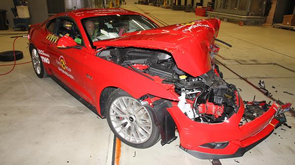 Ford Mustang crash test