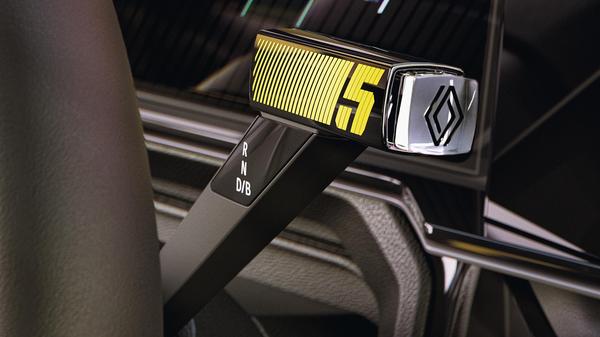 New Renault 5 studio photo gear selector