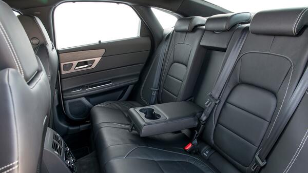 2015 Jaguar XF 2.0d 180 R-Sport