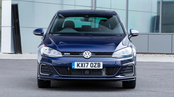 New Volkswagen Golf GTE hybrid will cost £3,420 less | AutoTrader