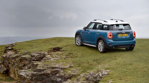 Mini Countryman Hybrid parked on a clifftop