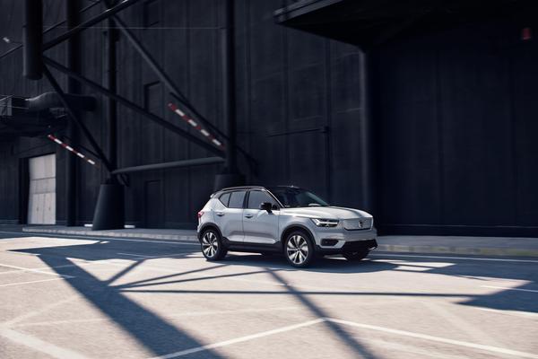 Volvo XC40 Recharge in Glacier Silver