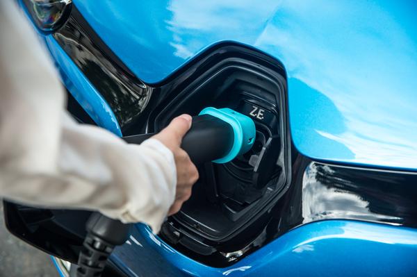 Charging a Renault Zoe