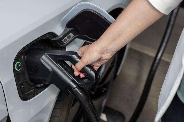 Charging an electric car via cable