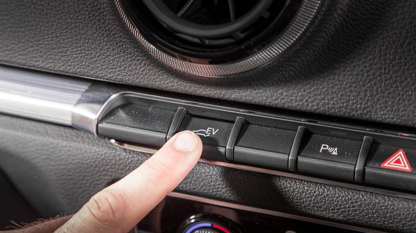 2014 Audi A3 Sportback e-tron EV button