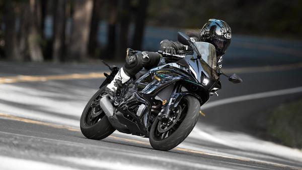 Yamaha R7 2020 Road