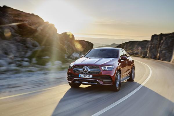 Mercedes GLE driving round a bend in a sunset
