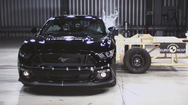 Ford Mustang crash test