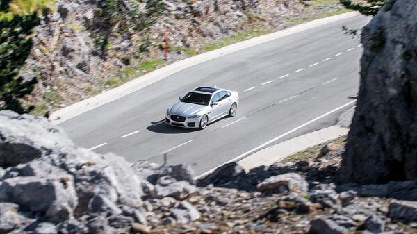 2015 Jaguar XF 2.0d 180 R-Sport