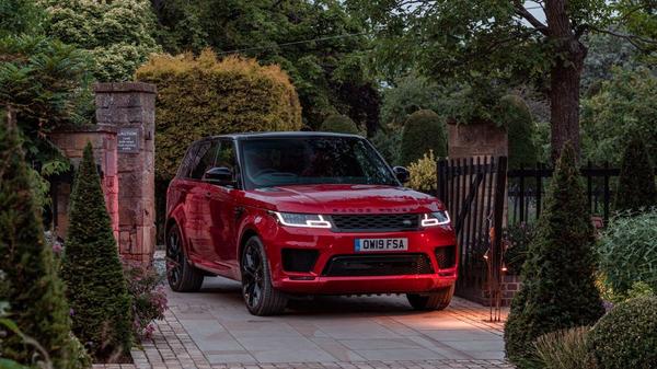 A red Range Rover Sport coming through the gate