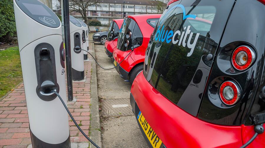 How to charge an electric car Auto Trader UK