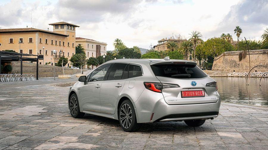 Toyota Corolla Touring Sports estate Silver Toyota Corolla Touring Sports estate