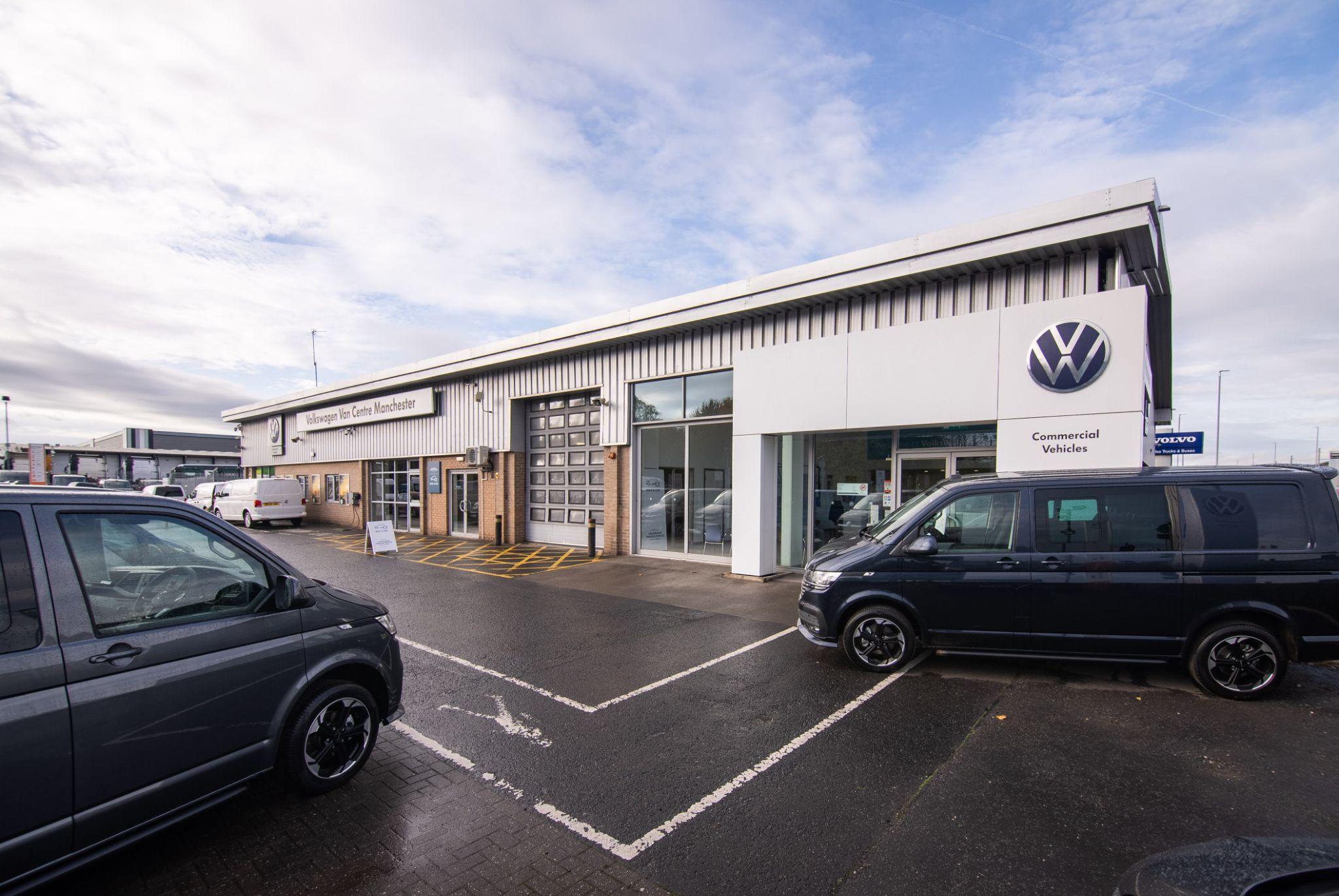 Volkswagen Van Centre Manchester | Van dealership in Manchester | AutoTrader