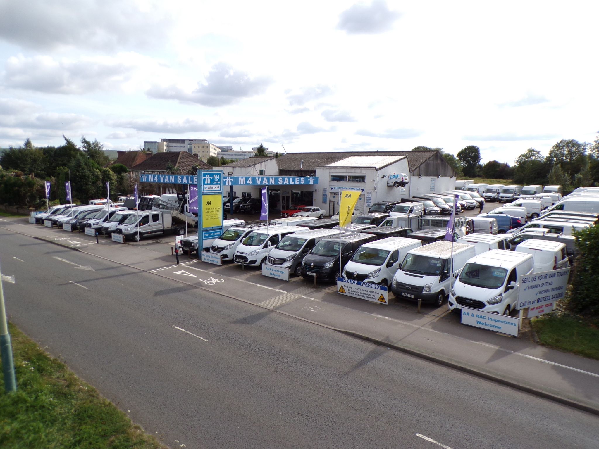 M4 Van Centre | Van dealership in Swindon | AutoTrader
