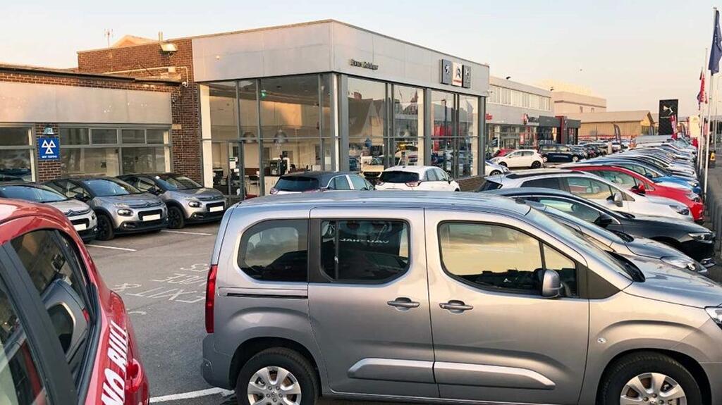 Evans Halshaw Vauxhall Cardiff Car dealership in Cardiff AutoTrader