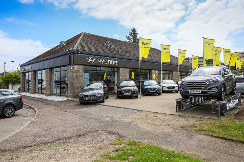 Arnold Clark Hillington Renault/Dacia/Alpine Car dealership in