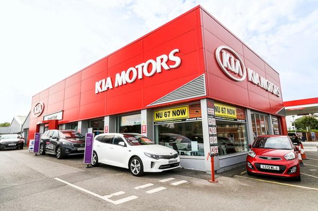 Arnold Clark Altrincham Click & Collect Car dealership in Altrincham