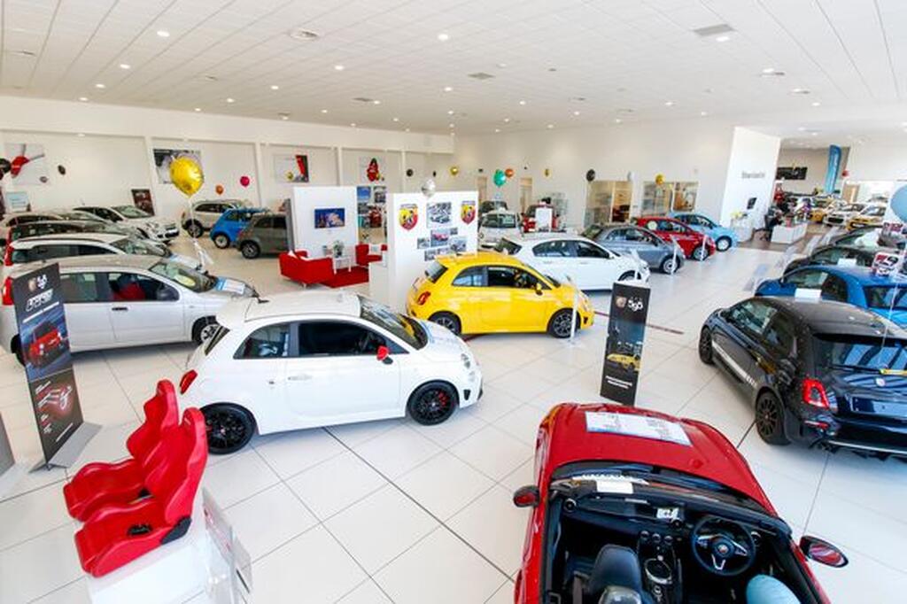 Arnold Clark Fiat / Kia / Abarth (Seafield) Car dealership in