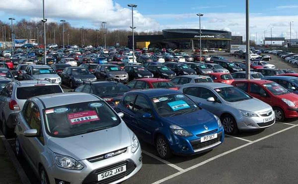 Arnold Clark Glasgow London Road Motorstore Car dealership in Glasgow