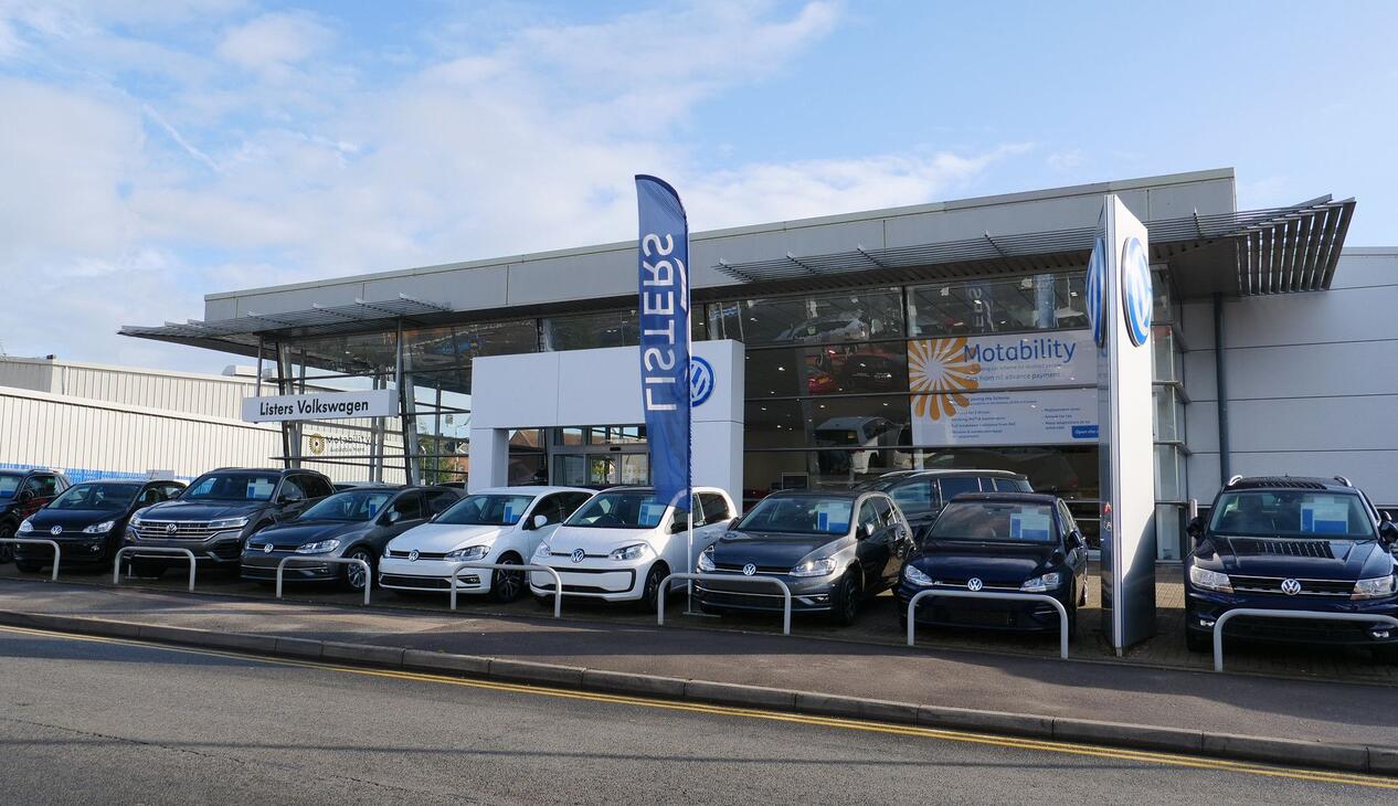 Listers Volkswagen StratfordUponAvon Car dealership in Stratford