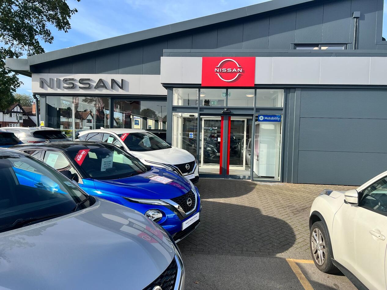 Trenton Hull Nissan Car dealership in Hull AutoTrader